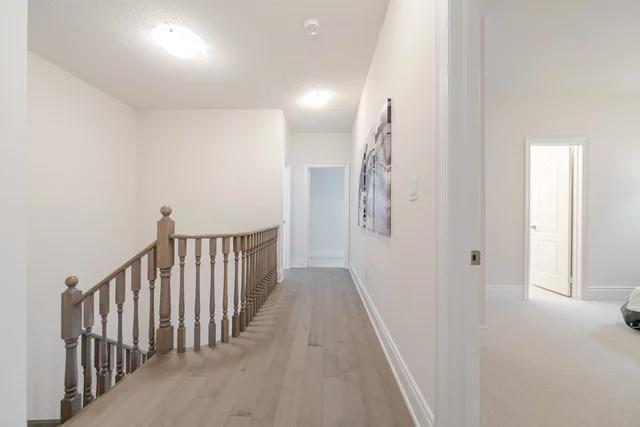 31 Golden Hawk Drive, Hamilton - photo 41