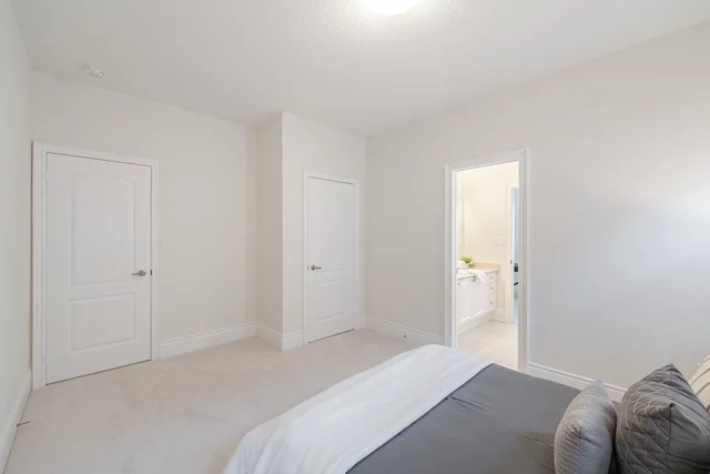 31 Golden Hawk Drive, Hamilton - photo 47