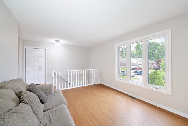 36 Poplar Crescent, Welland - photo 8
