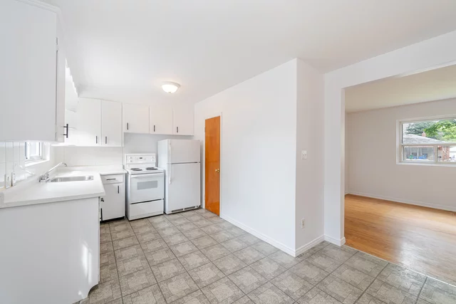 349 Frontenac Avenue, Oshawa - photo 16