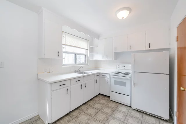 349 Frontenac Avenue, Oshawa - photo 18