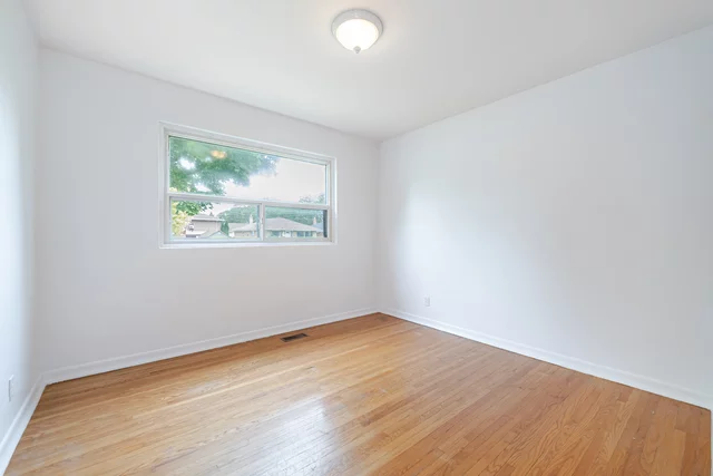 349 Frontenac Avenue, Oshawa - photo 20