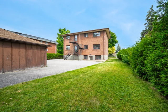 349 Frontenac Avenue, Oshawa - photo 68