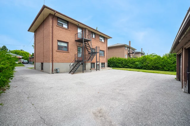 349 Frontenac Avenue, Oshawa - photo 70