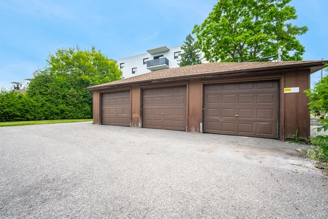 349 Frontenac Avenue, Oshawa - photo 77