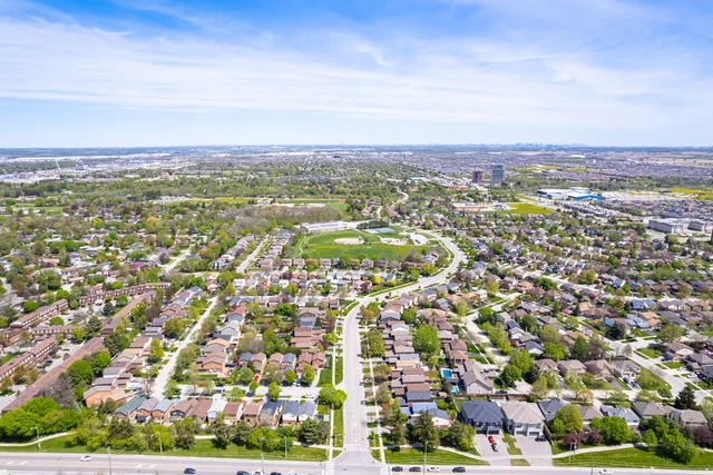 82 Laurier Avenue, Milton - photo 2