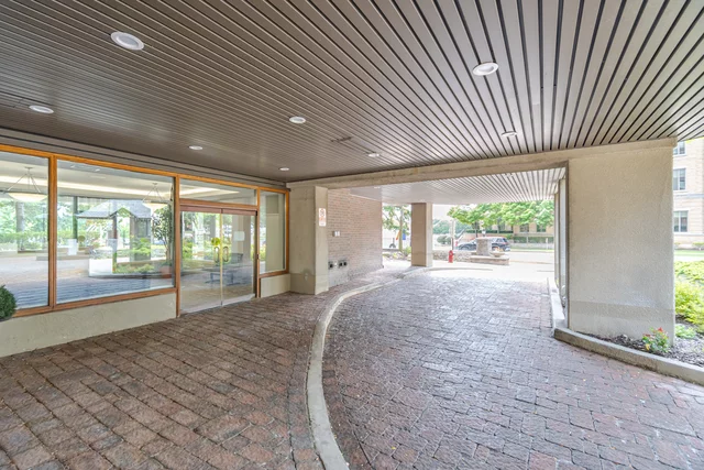 #1707-4235 Sherwoodtowne Boulevard, Mississauga - photo 3