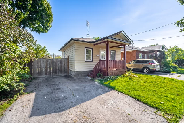 139 Gladstone Avenue, Oshawa - photo 3