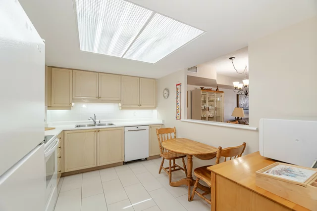 #307-121 Woodbridge Avenue, Vaughan - photo 8