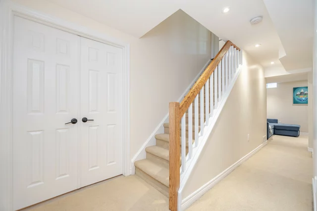 1095 Old Oak Drive, Oakville - photo 41
