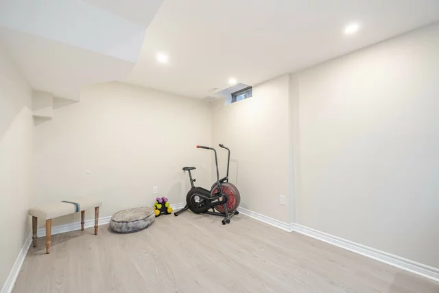 1095 Old Oak Drive, Oakville - photo 46