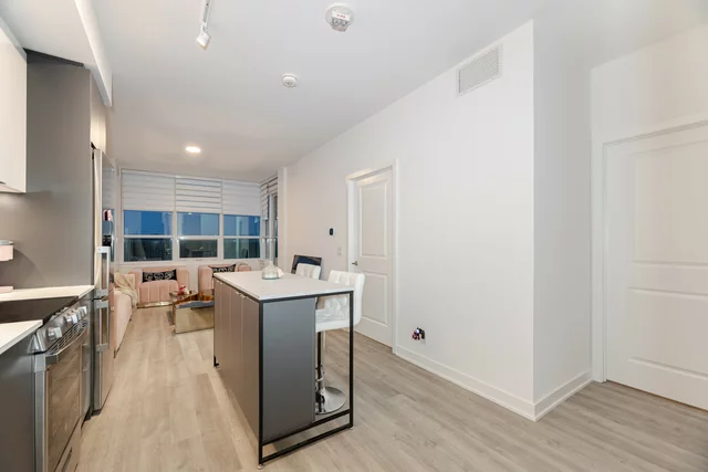 #B226-50 Upper Mall Way, Vaughan - photo 6