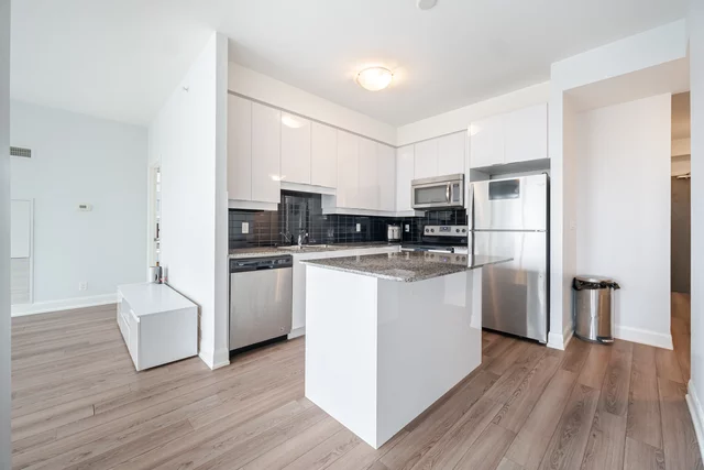 #1909-2910 Highway 7, Vaughan - photo 11