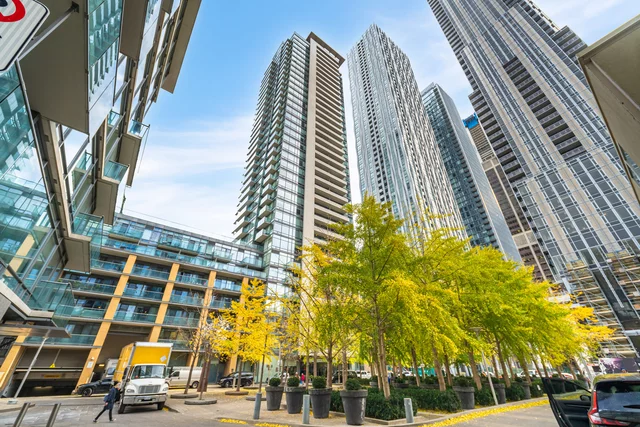 #709-18 Yorkville Avenue, Toronto - photo 1