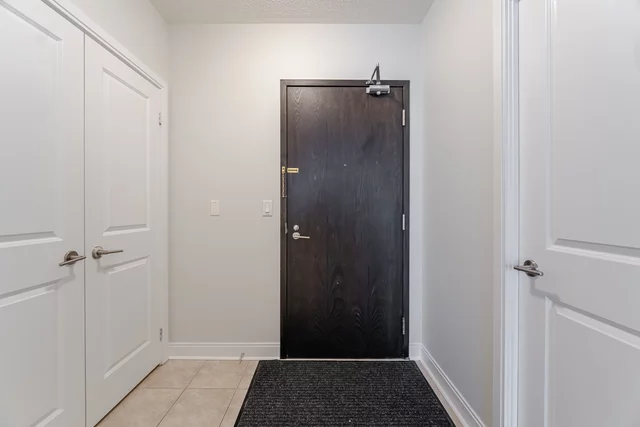 #709-18 Yorkville Avenue, Toronto - photo 7