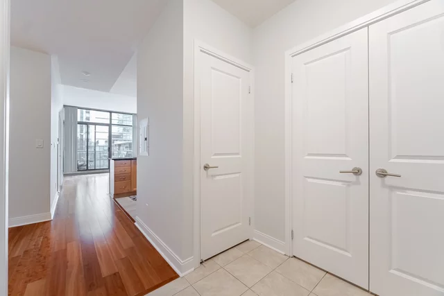 #709-18 Yorkville Avenue, Toronto - photo 8