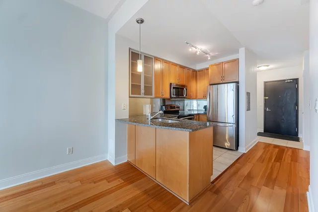 #709-18 Yorkville Avenue, Toronto - photo 19