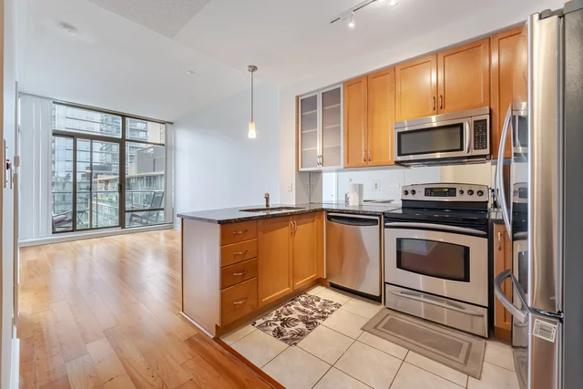 #709-18 Yorkville Avenue, Toronto - photo 21