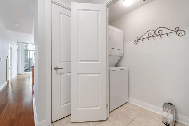 #709-18 Yorkville Avenue, Toronto - photo 29