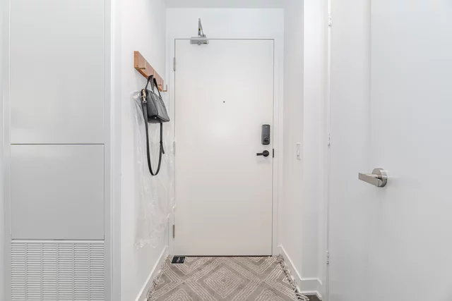 #1605-3900 Confederation Parkway, Mississauga - photo 9