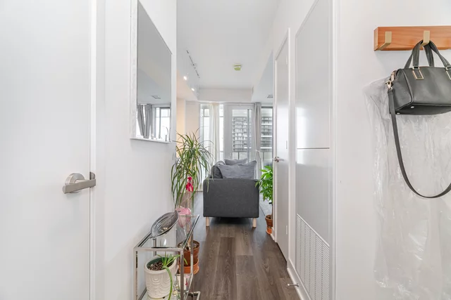 #1605-3900 Confederation Parkway, Mississauga - photo 11