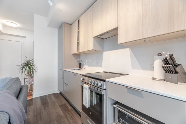 #1605-3900 Confederation Parkway, Mississauga - photo 12