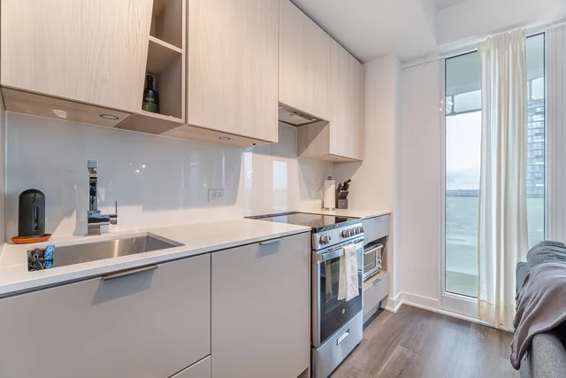 #1605-3900 Confederation Parkway, Mississauga - photo 15