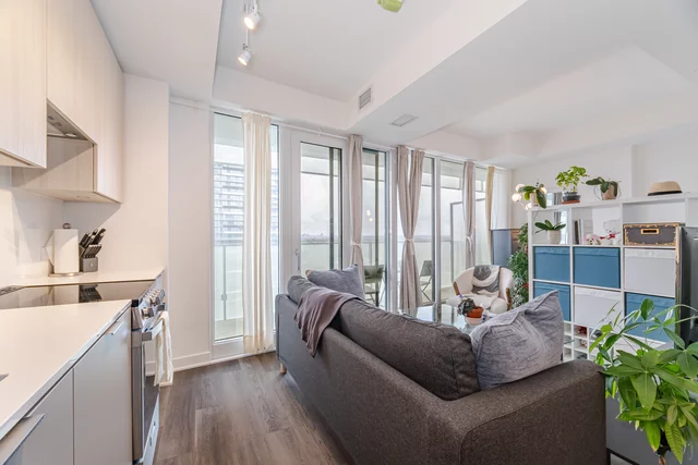 #1605-3900 Confederation Parkway, Mississauga - photo 16