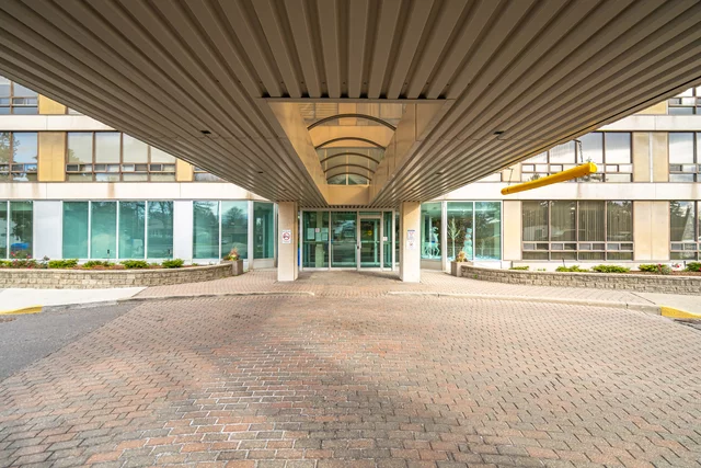 #1109-310 Mill Street South, Brampton - photo 2