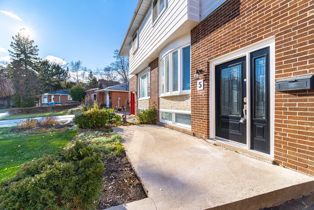 5 Merrydrew Court, Mississauga - photo 4