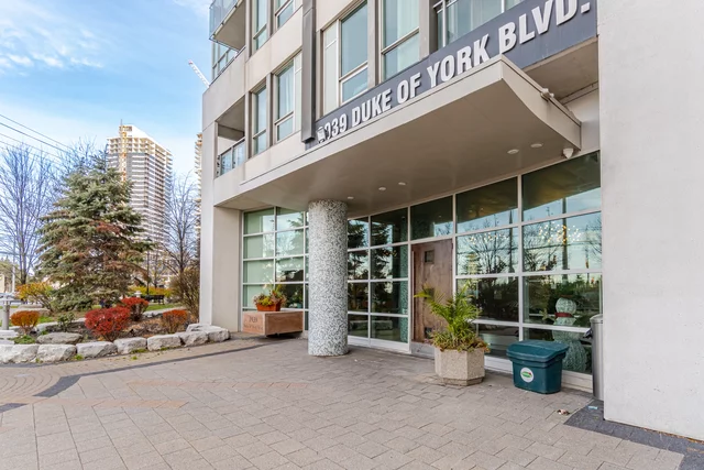 #PH01-3939 Duke of York Boulevard, Mississauga - photo 2