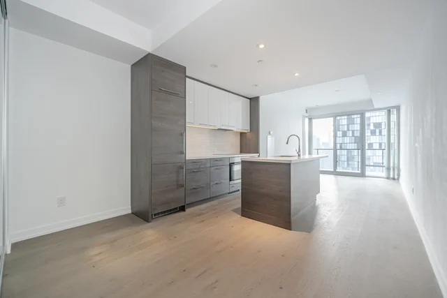 #2208-488 University Avenue, Toronto - photo 9