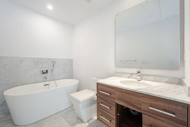 #2208-488 University Avenue, Toronto - photo 24