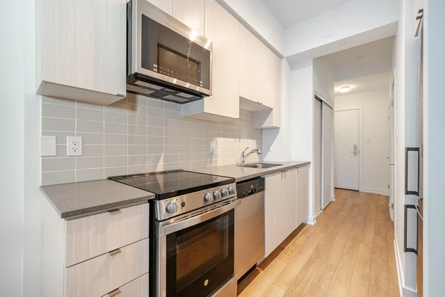 #715-2433 Dufferin Street, York - photo 11