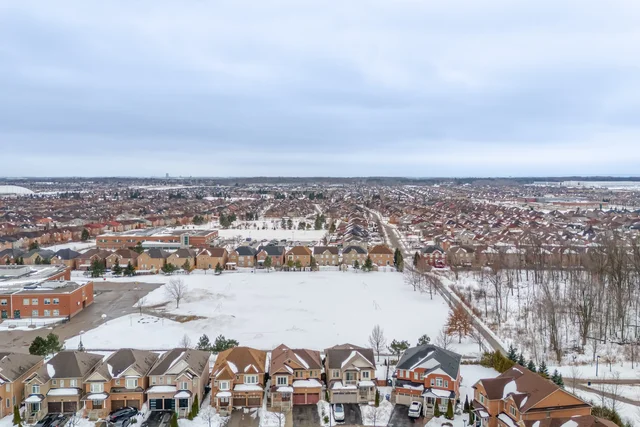 150 Fairwood Circle, Brampton - photo 2