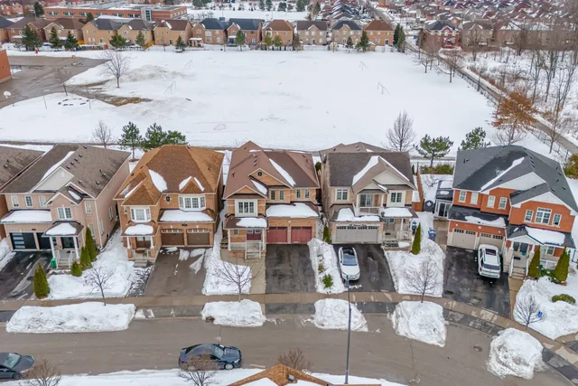 150 Fairwood Circle, Brampton - photo 3