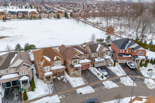 150 Fairwood Circle, Brampton - photo 5