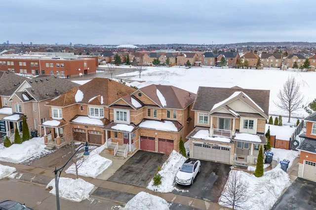 150 Fairwood Circle, Brampton - photo 7