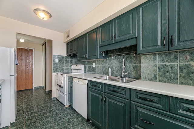 #1008-6500 Montevideo Road, Mississauga - photo 13