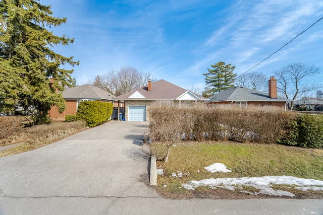 11 Greenmount Road, Etobicoke - photo 2