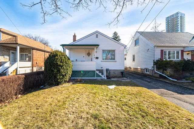 21 Acorn Avenue, Etobicoke - photo 1