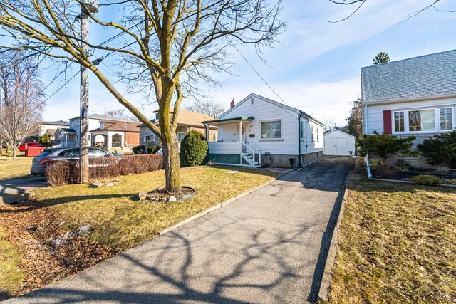 21 Acorn Avenue, Etobicoke - photo 4