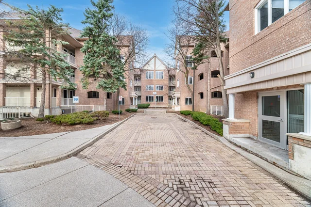 #107-55 Bristol Road East, Mississauga - photo 2