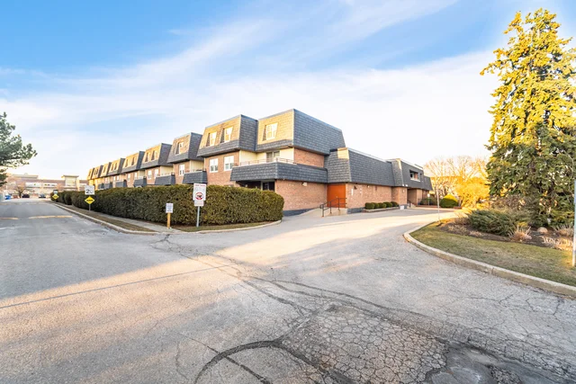 #223-580 Mary Street East, Whitby - photo 1