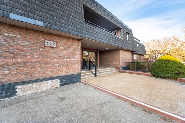 #223-580 Mary Street East, Whitby - photo 2