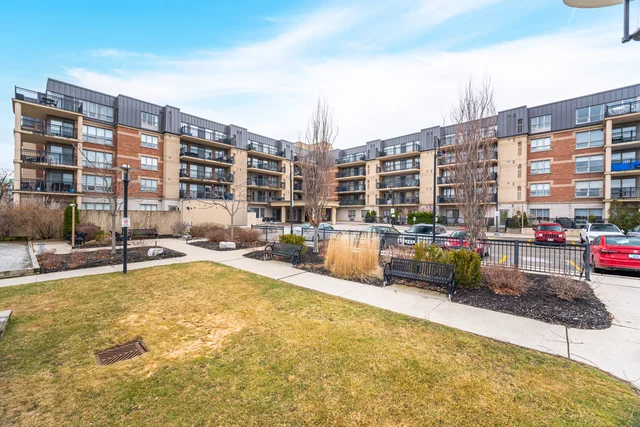 #403-8026 Kipling Avenue, Woodbridge - photo 1