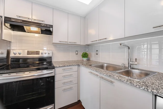 #605-22 Wellesley Street East, Toronto - photo 10