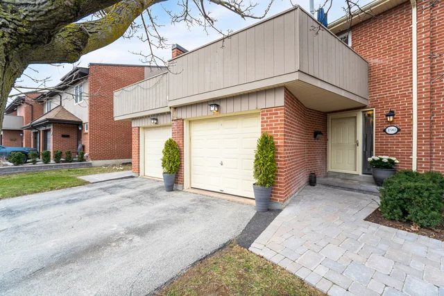 #190-1951 Rathburn Road East, Mississauga - photo 2