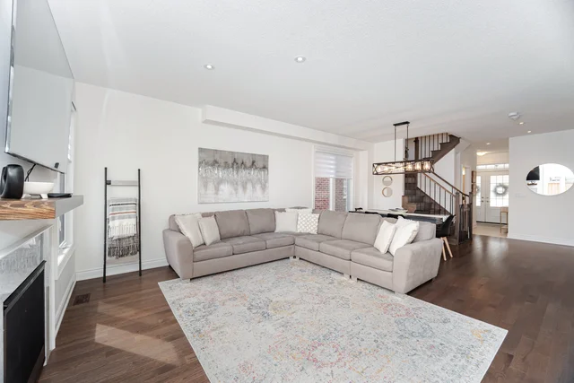 112 Bartram Crescent, Bradford - photo 18