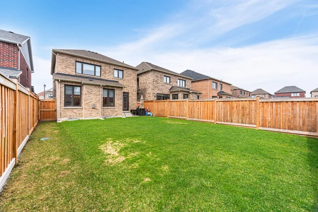 112 Bartram Crescent, Bradford - photo 47